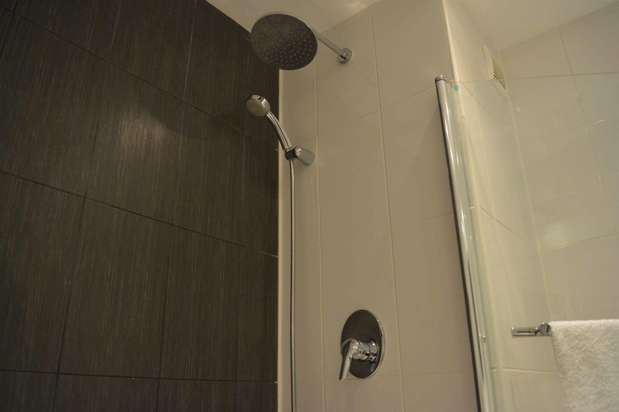 New Brookfields Hotel Freetown Bagian luar foto