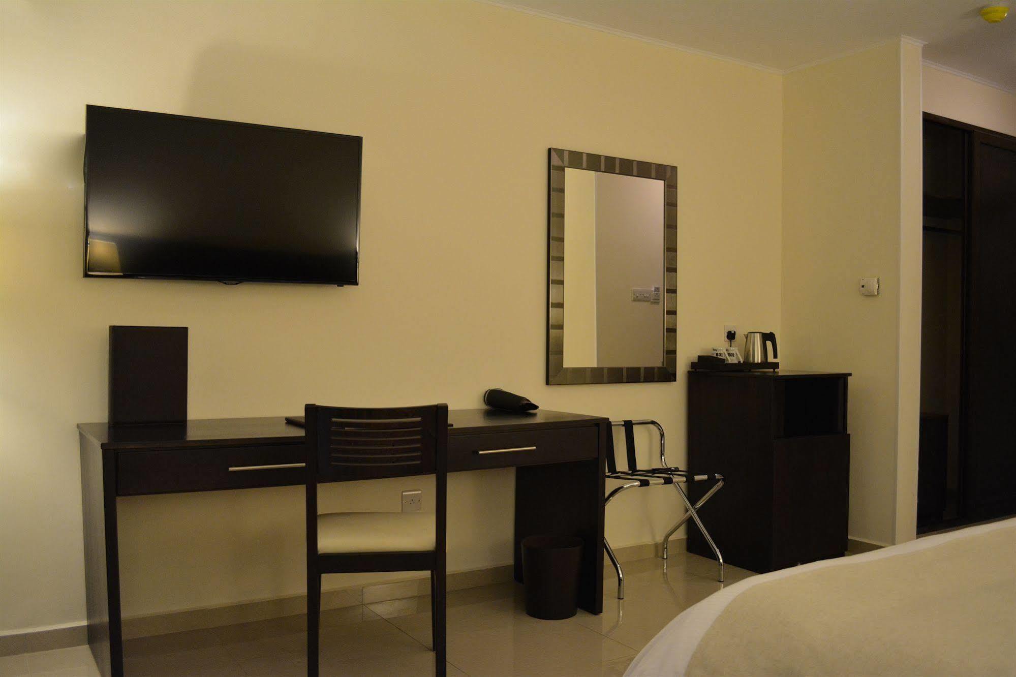 New Brookfields Hotel Freetown Bagian luar foto
