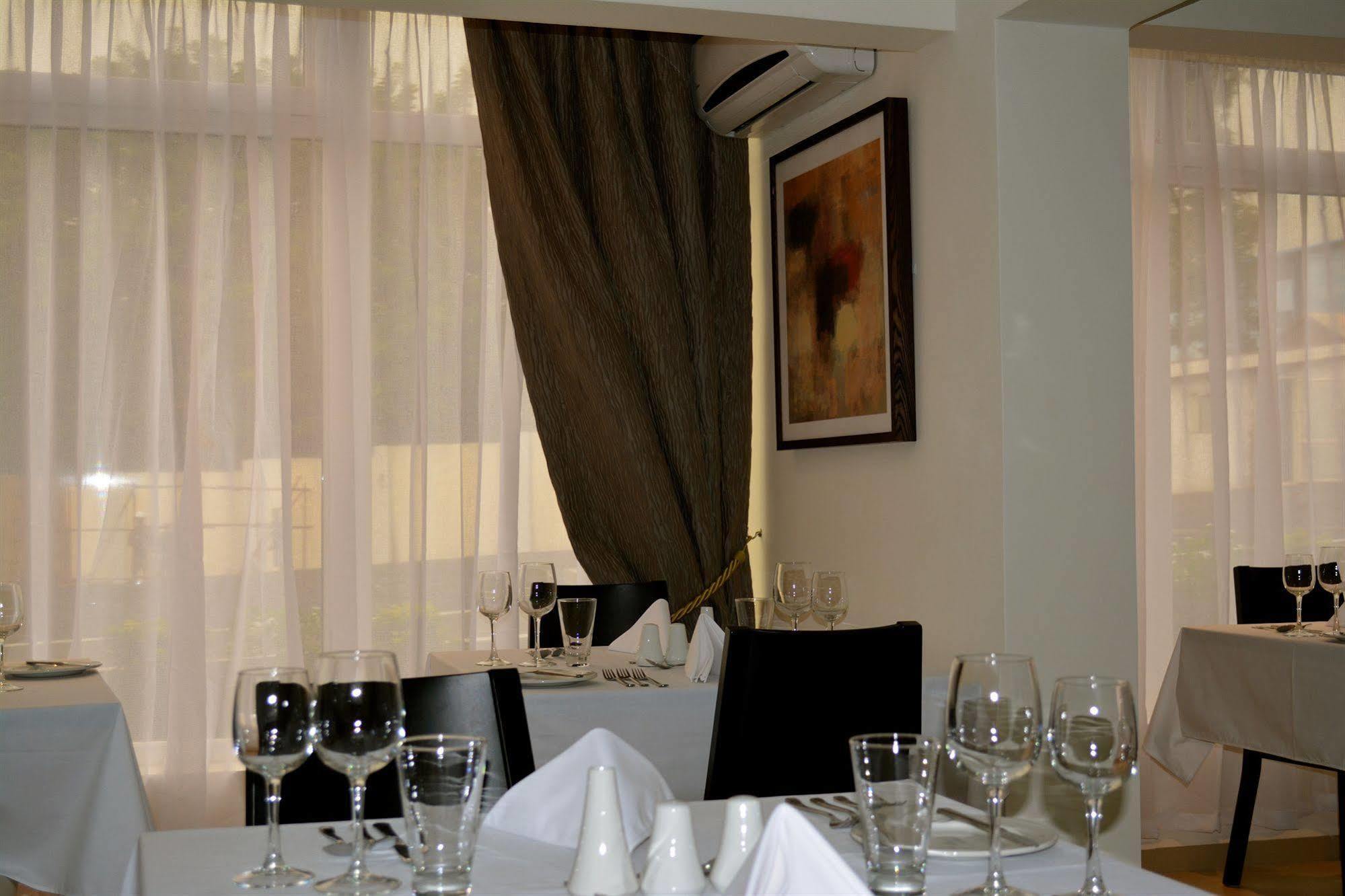 New Brookfields Hotel Freetown Bagian luar foto