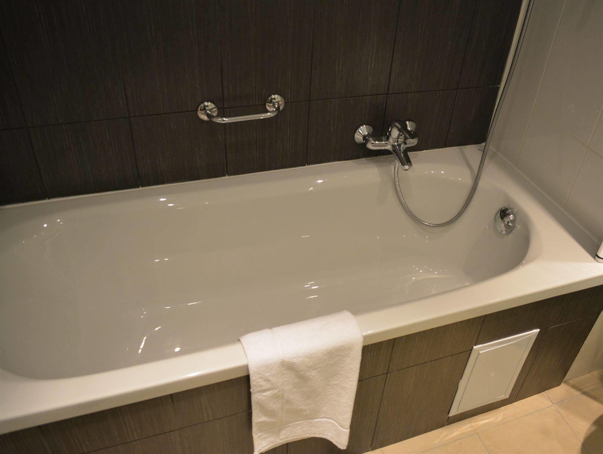 New Brookfields Hotel Freetown Bagian luar foto